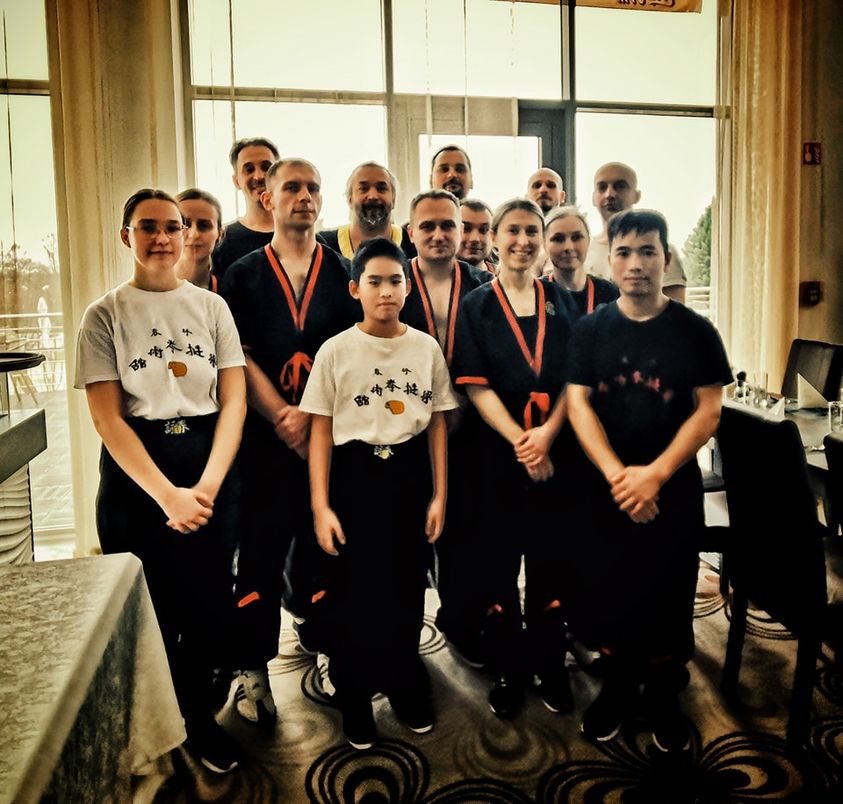 Grupa uczniów Wing Tsun Kung Fu z Sikungiem Madayem Norbertem oraz Sifu Jarosławem Buć na obozie
