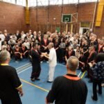 Si-Jo pokazuje uczestnikom technike