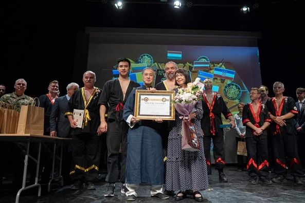 moment wreczenia 10 stopnia mistrzowskiego sikungowi maday norbertowi